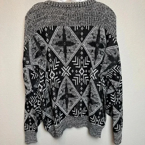 Vintage geometric wool blend knit sweater by Melange. 
Size: XL - Picture 5 of 8